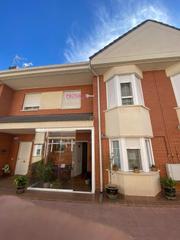 Casa adossada a Rinconada. Chalet adosado en nueva rinconada con 3 dormitorios, 2 baños y a