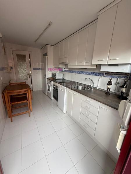 Foto 41b18b0a-a4c0-4396-be33-b301ec3cab98. Location appartement avec chauffage parking dans Colina Madrid