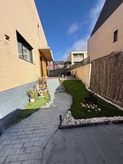 Doppelhaus en Los Hueros. Chalet pareado con tres dormitorios y parcela de 180m2 en villal