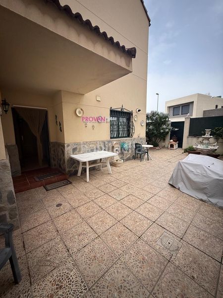 Foto 32c12ef4-f632-4fa3-a454-fa02ae6830fc. Casa aparellada amb calefacció aparcament piscina a Loeches