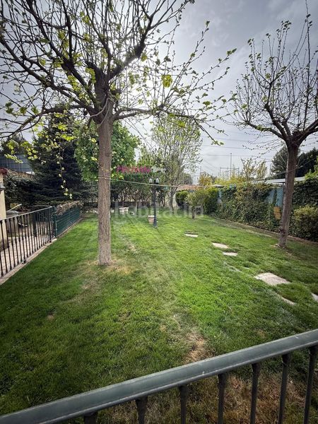 Foto 9ee430f0-0629-46bf-b1da-ea774c0bb9cb. Casa aparellada amb calefacció aparcament piscina a Loeches
