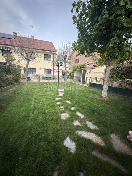 Foto a2edc41d-0fa4-438d-a7c9-1e044b567330. Casa aparellada amb calefacció aparcament piscina a Loeches