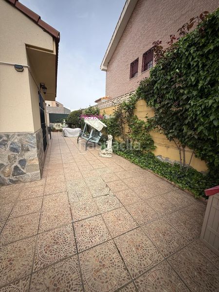Foto f71bcbdb-3afc-4b75-97a5-f812f7696405. Casa aparellada amb calefacció aparcament piscina a Loeches