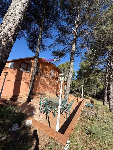 Foto 50c82103-8ede-4c35-b6bd-2b0a239dbf06. Casa acogedora y exclusiva casa urbanizacion valdenaya en Trillo