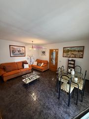 Flat en Val. En alcala de henares,  zona el val muy amplia con 3 dormitorios,
