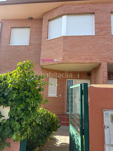 Foto 1153d03a-db53-4cc2-80ee-03ee7120836e. Casa amb aparcament a Galápagos