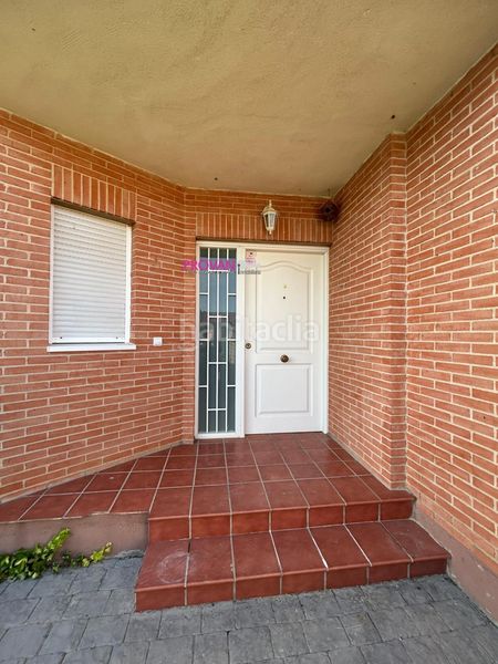 Foto 466c1ee6-1dd9-48d2-8c6c-a0f8fd511a87. Casa amb aparcament a Galápagos