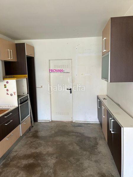 Foto 6755a41a-e354-4ed2-9e69-ac3686a92f06. Casa amb aparcament a Galápagos