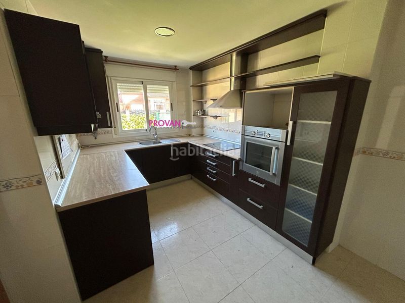 Foto a3bd70e2-1571-4da3-b6ec-dd45242080a0. Casa amb aparcament a Galápagos