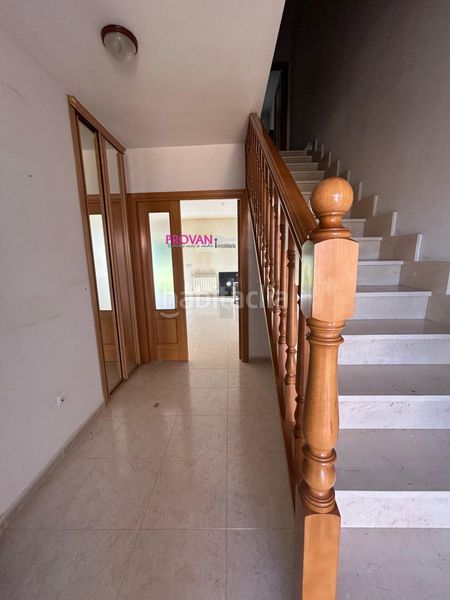 Foto b6d63a94-e258-4c33-83ac-bd89ee0886d3. Casa amb aparcament a Galápagos