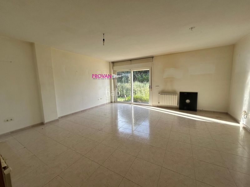 Foto ea077fb8-3101-4acf-b201-9ff399947ca9. Casa amb aparcament a Galápagos