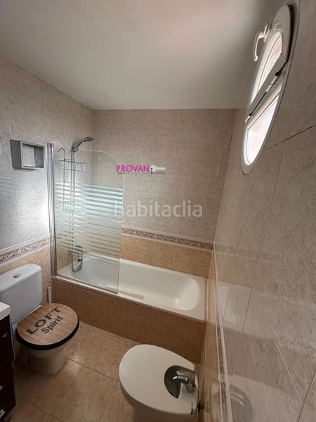 Foto eefac9f7-eff1-4e90-aa45-d8d6b786dc71. Casa amb aparcament a Galápagos