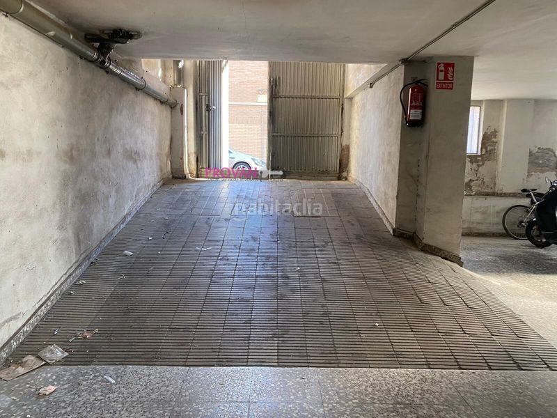 Foto 136ca9b8-56df-46b4-a58c-e3e8b4092443. Aparcament cotxe a Petrer