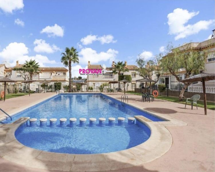 Foto cc9b99c6-4ff6-4ccd-b478-bbd902f775eb. Casa amb aparcament piscina a Villamartín-Las Filipinas Orihuela