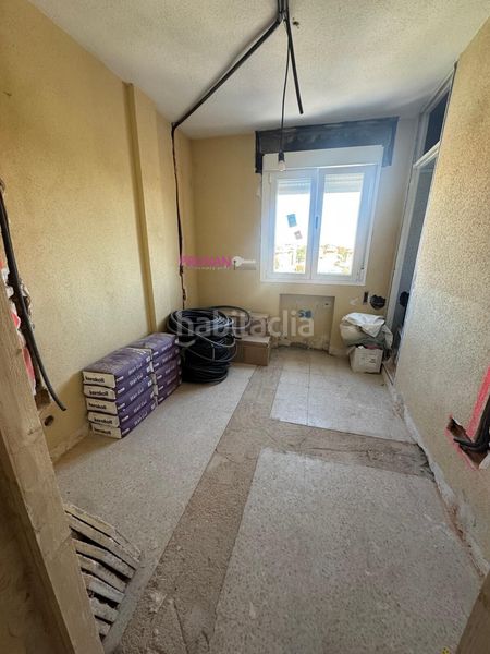 Foto 0d77e409-f520-4c71-a7f8-b52e40d15191. Piso muy amplio!! con 3 dormitorios, dos baños y cocina integrada! en Torrejón de Ardoz
