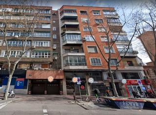 Aparcament cotxe a Paseo de las delicias 65. Plaza de garaje  de 10 m2,  para coche mediano en el paseo de la