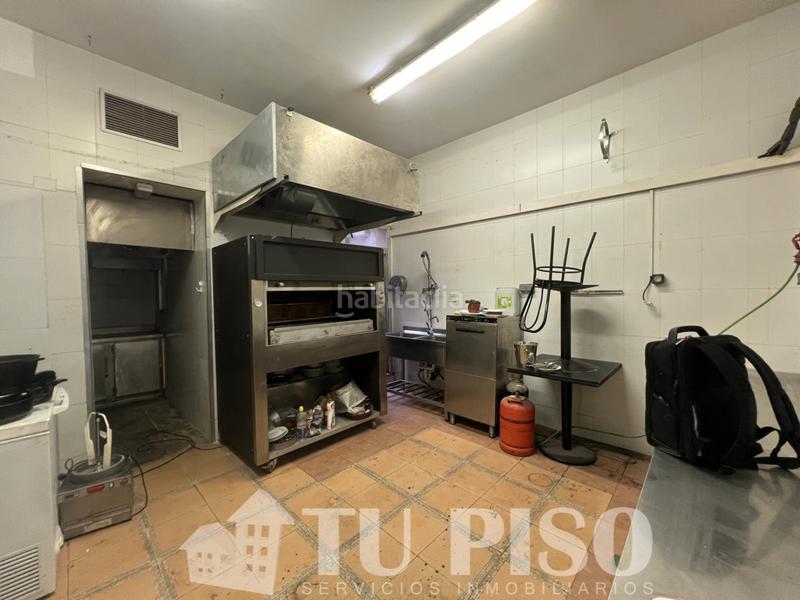 Foto 551189a0-51f4-43c5-b837-62ac05de7282. Local comercial local con 6 metros de fachada y salida de humos en Madrid