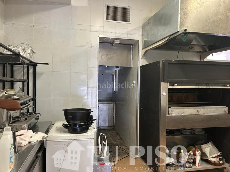 Foto 97feb6e7-78b6-4e4e-b56a-21320e3b1740. Local comercial local con 6 metros de fachada y salida de humos en Madrid