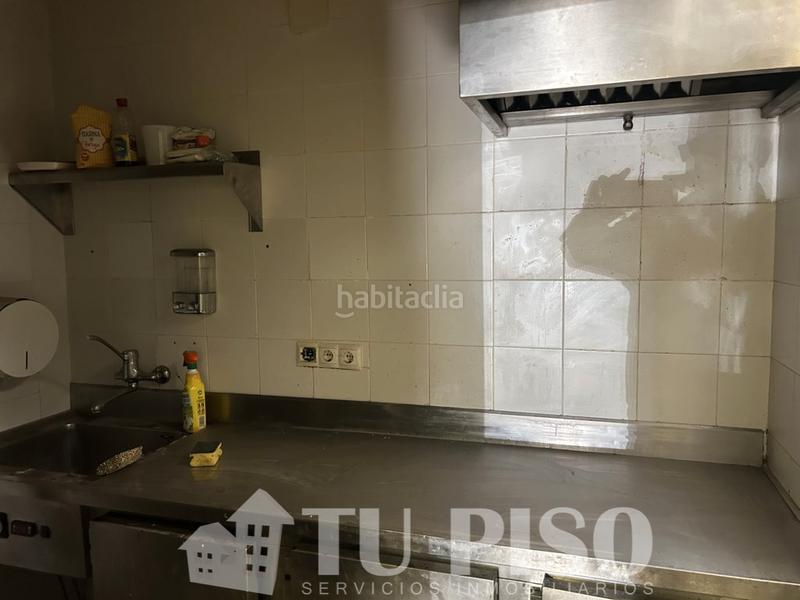 Foto c881899d-16b3-4833-aeb6-5033e9cf8d53. Local comercial local con 6 metros de fachada y salida de humos en Madrid