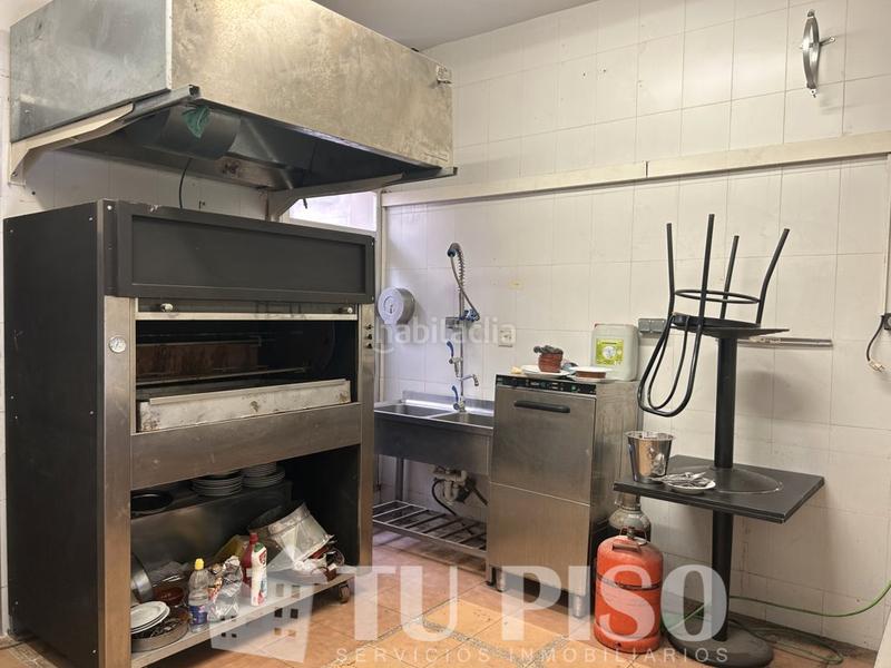 Foto c91f9fdf-d711-4b1b-ba1f-8868dd2a055a. Local comercial local con 6 metros de fachada y salida de humos en Madrid