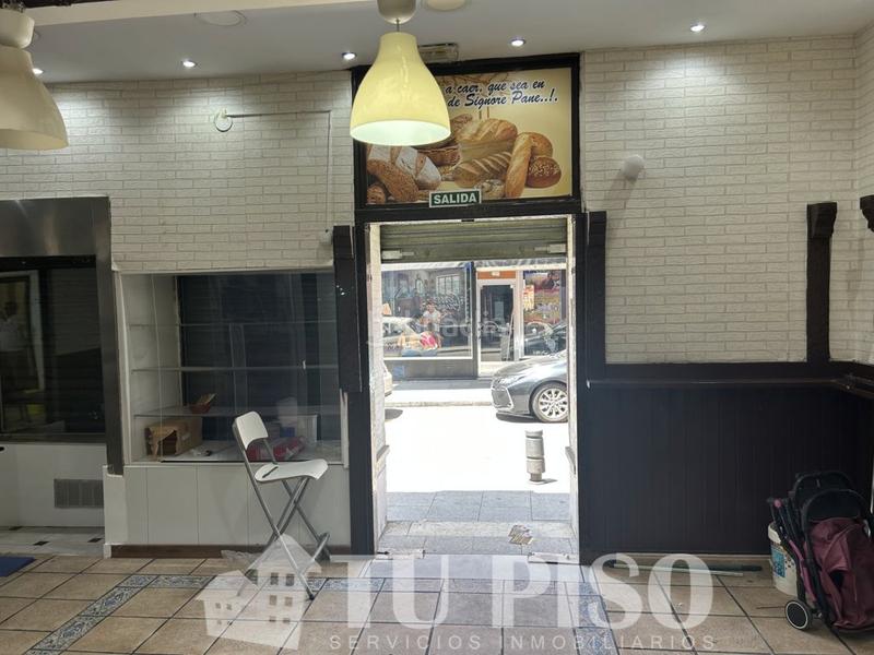 Foto cb638f68-570a-41af-9127-c72e1c6bfe51. Local comercial local con 6 metros de fachada y salida de humos en Madrid