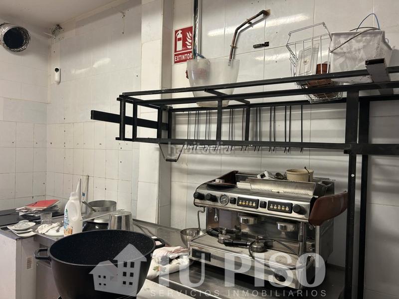 Foto e9d66d70-4f25-4d18-b15a-73b3bc3a87c8. Local comercial local con 6 metros de fachada y salida de humos en Madrid