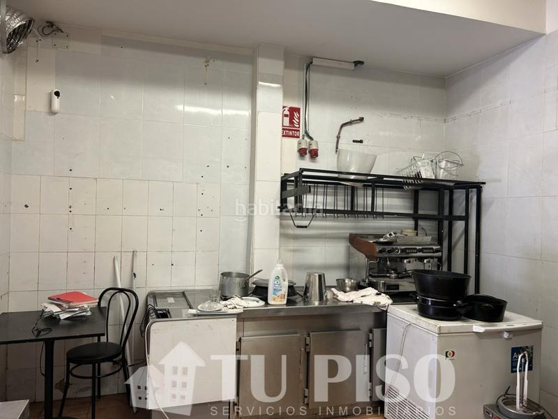 Foto fd4b1e6d-02cc-4b6a-8b7c-a07133391e9f. Local comercial local con 6 metros de fachada y salida de humos en Madrid