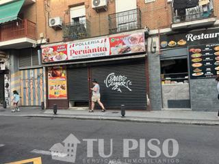 Local commercial  Calle de ramn calabuig. Local con 6 metros de fachada y salida de humos