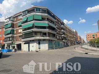 Pis  Avenida de rafaela ybarra. Vivienda exterior de 86m2 frente a junta municipal y parque olof