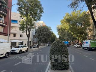 Location Local commercial  Calle de jaime el conquistador. Local comercial en esquina con múltiples posibilidades de uso y