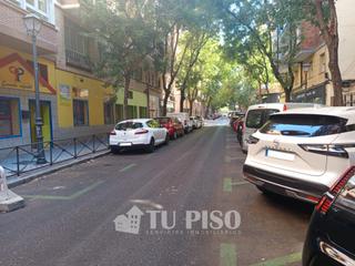 Parking coche  Calle del general palanca. Plaza de garaje de fácil acceso en calle cáceres, en zona con mu