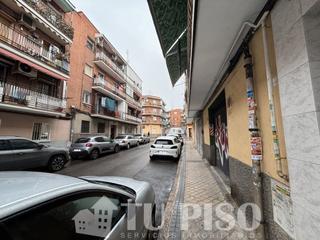 Pis  Calle del talco. Tercera planta exterior con terraza de tres dormitorios.