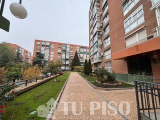 Appartamento  Calle de puentelarra. Sexta planta exterior, reformada en su totalidad de tres dormito