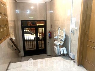 Etagenwohnung  Calle de quijada de pandiellos. Primera planta exterior con ascensor de 78m2, dos dormitorios y