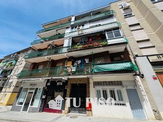 Business premise  Calle guindales. Local recientemente reformado, con sala con cocina americana, 3