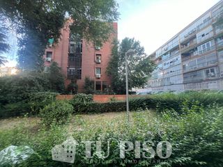 Flat  Calle de villavaliente. Vivienda junto a la casa de campo con terraza y excelentes comun