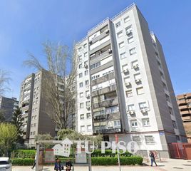 Piso  Calle de castilla la vieja. Magnífico piso de 80 m² con 3 dormitorios, plaza de garaje y tra