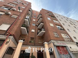 Flat  Calle del divino vallés. Piso en segunda planta con tres dormitorios, exterior, muy lumin