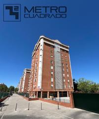 Pis  Calle trece rosas. Piso en venta en loranca con piscina