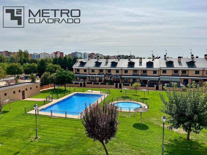 Foto 7efd77cd-6f25-42d9-9998-c7140a319715. Chalet  adosado con piscina comunitaria en Universidad-Hospital Fuenlabrada