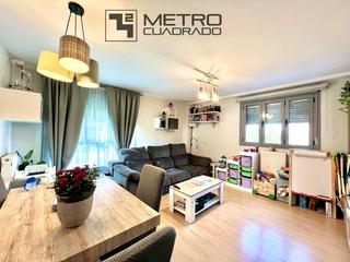 Pis a Universidad-Hospital. Amplio piso con 2 plazas de garaje, trastero y piscina en zona h