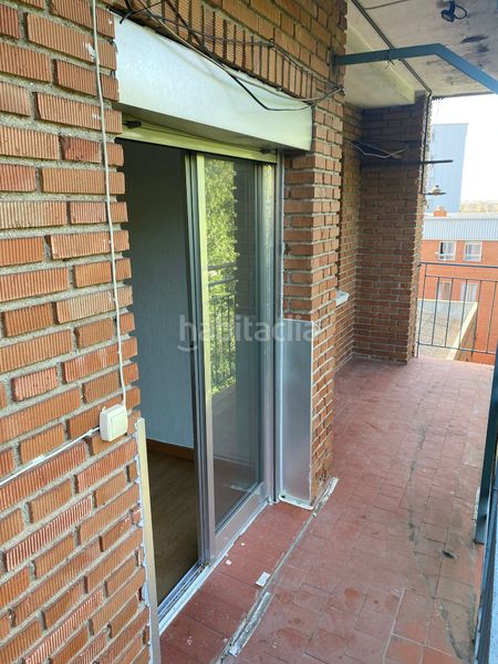 Foto aefc7a2b-3e0a-4151-8678-24472a624b9d. Pis amb calefacció a Pradolongo Madrid