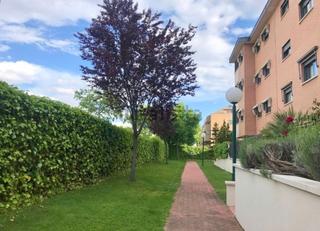 Pis  Avenida de los ángeles. Akasa vende, colonia angeles, pozuelo. piso con jardin. 2 dormit