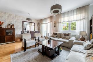 Xalet  Calle de serafn ramrez. Akasa vende espectacular chalet con 5 dormitorios y 4 cuartos de