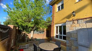 Doppelhaus in Pueblo. Akasa vende en pozuelo inmejorable zona. impresionante casa con