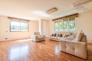 Location Appartement à Nueva España. Exclusivo y luminoso piso reformado, sin amueblar, de 150 m2, y