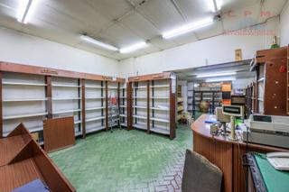 Lloguer Local Comercial a Cuatro Caminos - Azca. Espectacular local de 200 m2, de dos plantas con un amplio escap