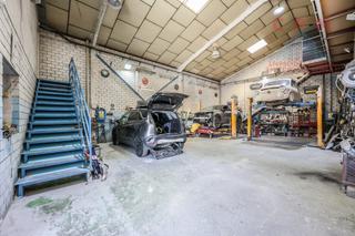 Nau industrial a Altos del Olivar-El Caracol. Estupenda y luminosa nave de 210 m2, situada en altos del olivar