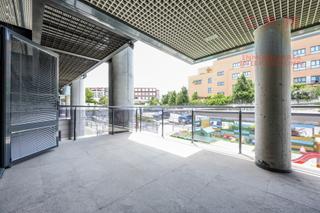 Miete Büro in El Soto de la Moraleja. Magnífica y luminosa oficina de 288 m2, con varios puestos de tr