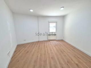Piso en Berruguete. Amplio y luminoso piso de 62 m2, 2 dormitorios y un patio, situa
